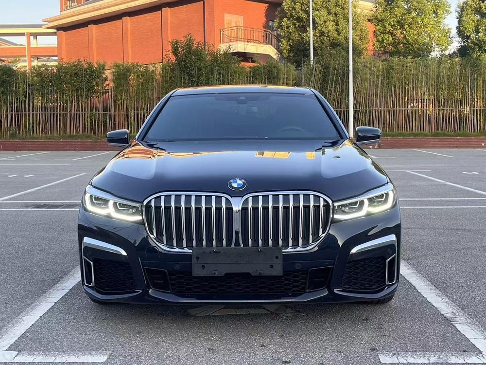 BMW 7-Series 2021 — фото автомобиля