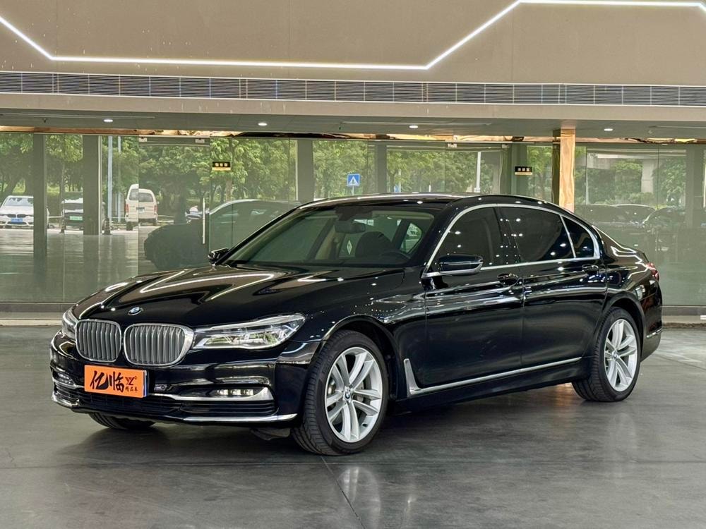 BMW 7-Series 2018 — фото автомобиля 1