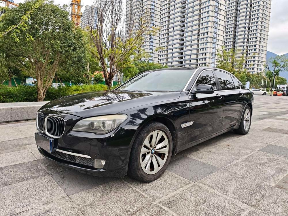 BMW 7-Series 2011 — фото автомобиля