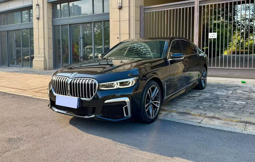 BMW 7-Series 2019 — фото автомобиля