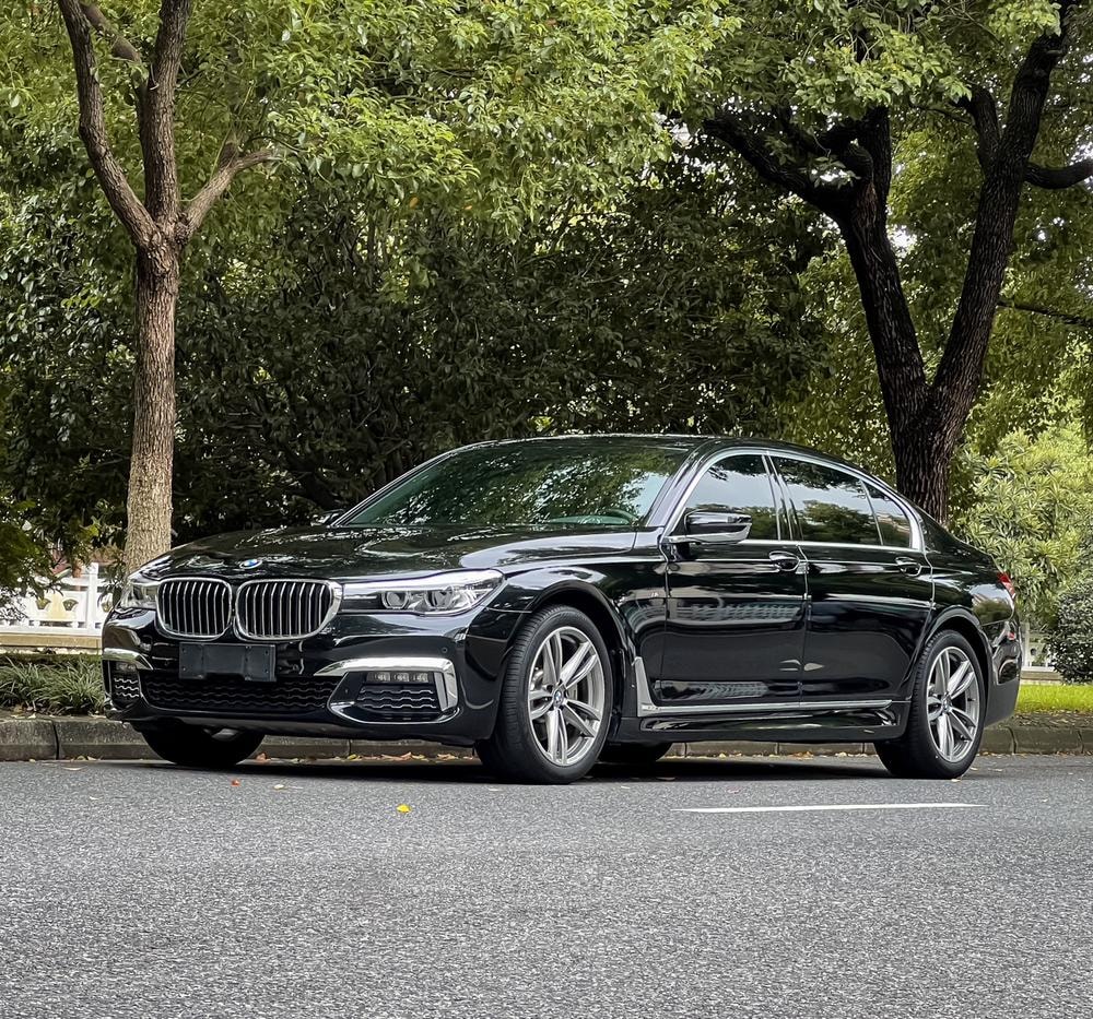BMW 7-Series 2018 — фото автомобиля