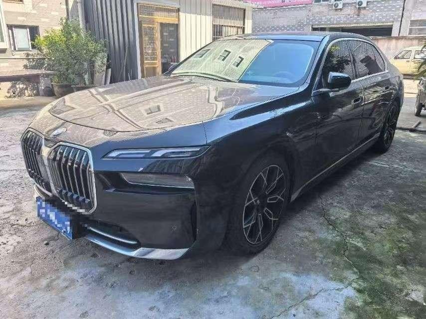 BMW 7-Series 2023 — фото автомобиля