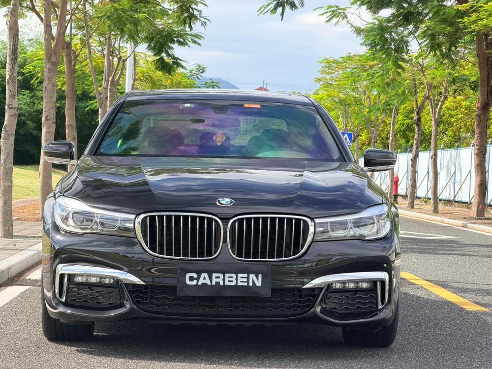BMW 7-Series 2018 — фото автомобиля 1