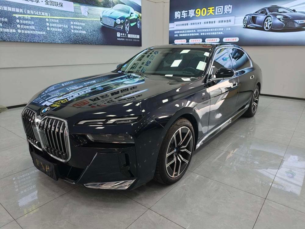 BMW 7-Series 2023 — фото автомобиля