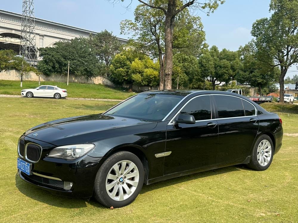 BMW 7-Series 2011 — фото автомобиля