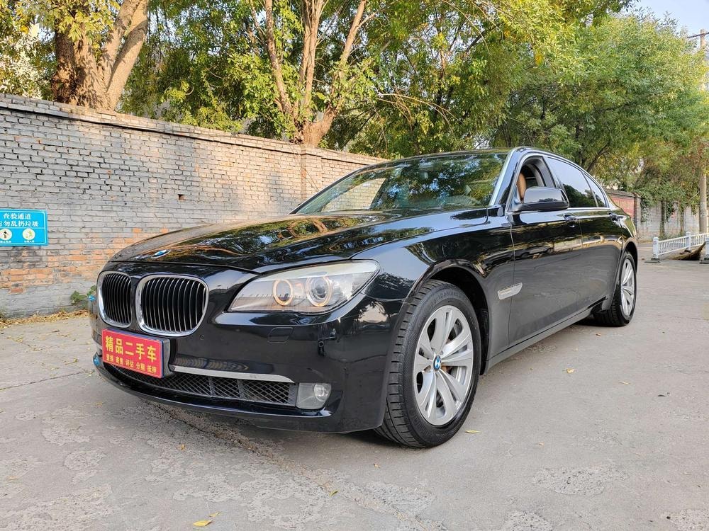 BMW 7-Series 2011 — фото автомобиля 1