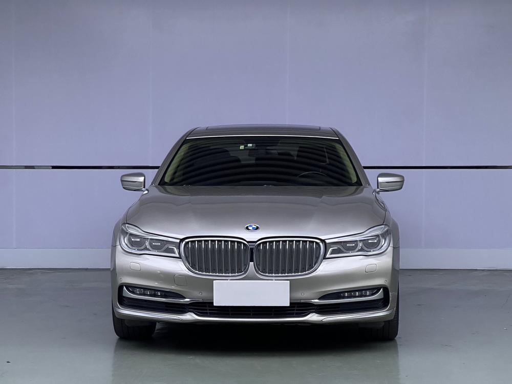 BMW 7-Series 2017 — фото автомобиля 1