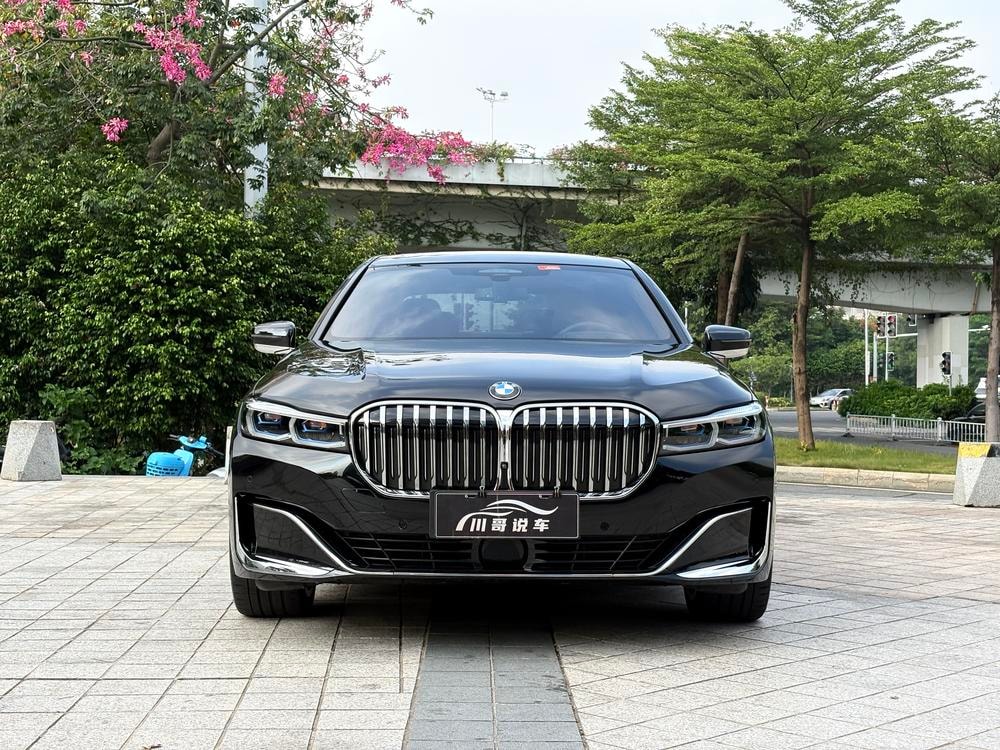 BMW 7-Series 2019 — фото автомобиля 1