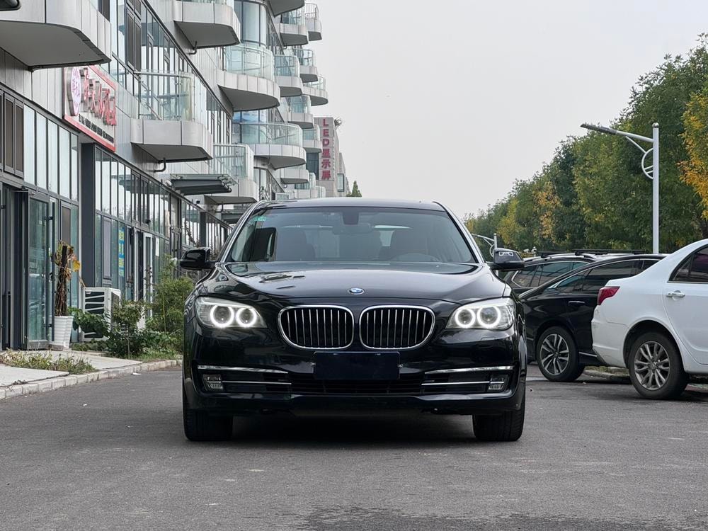 BMW 7-Series 2014 — фото автомобиля