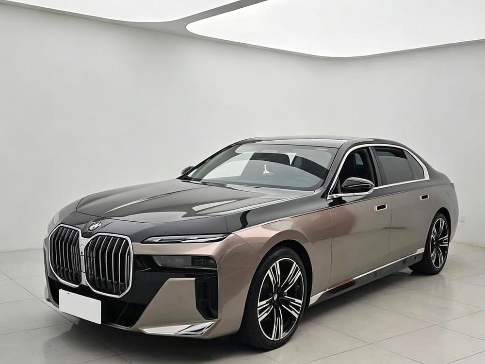 BMW 7-Series 2026 — фото автомобиля 1