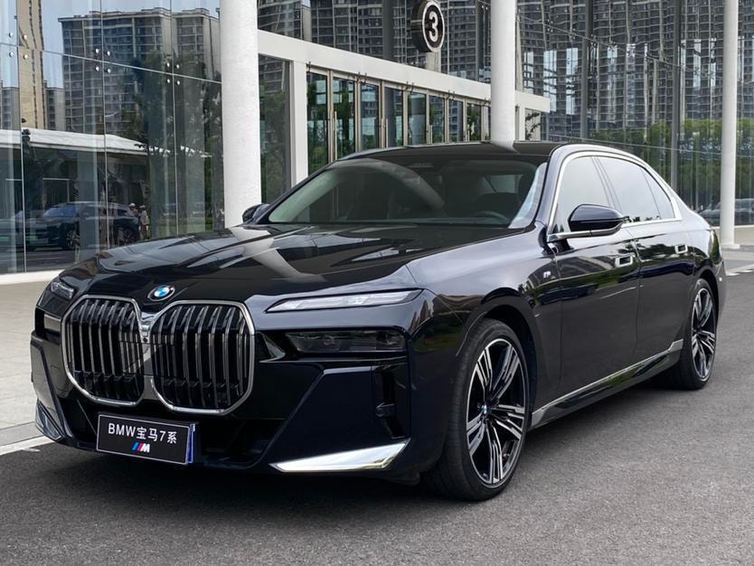BMW 7-Series 2023 — фото автомобиля