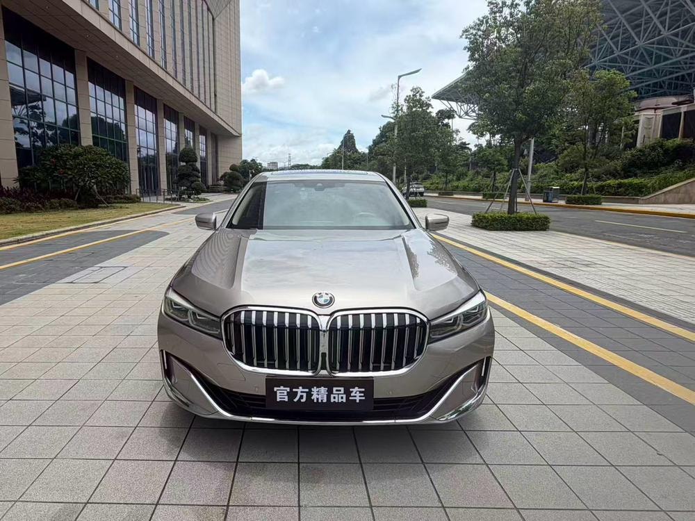 BMW 7-Series 2021 — фото автомобиля