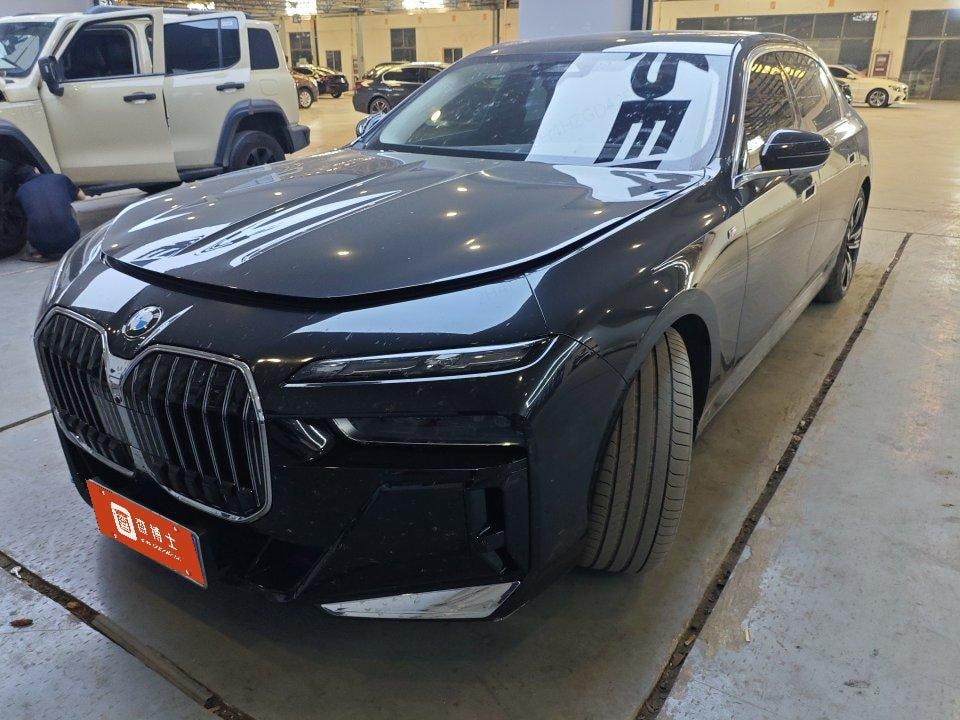 BMW 7-Series 2023 — фото автомобиля 1
