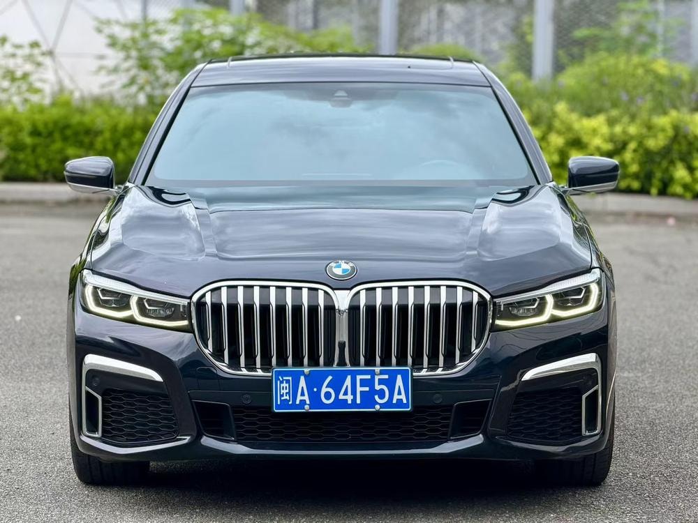 BMW 7-Series 2021 — фото автомобиля