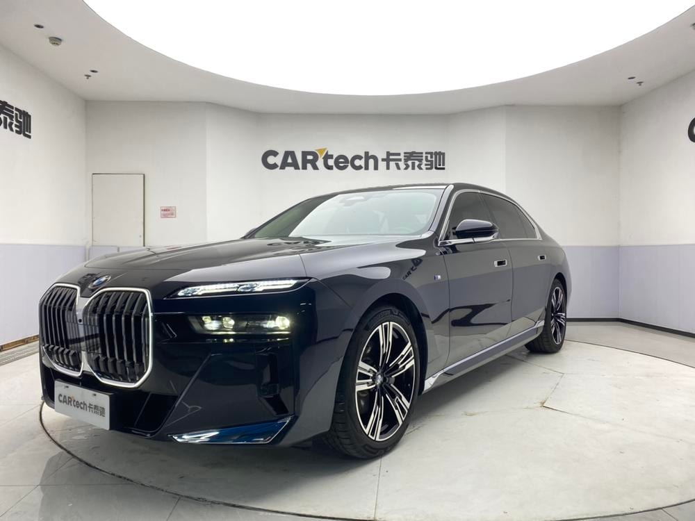 BMW 7-Series 2023 — фото автомобиля 1