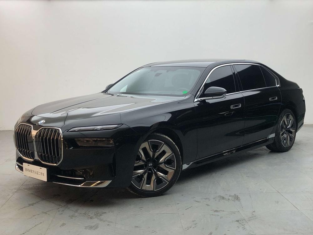 BMW 7-Series 2023 — фото автомобиля 1
