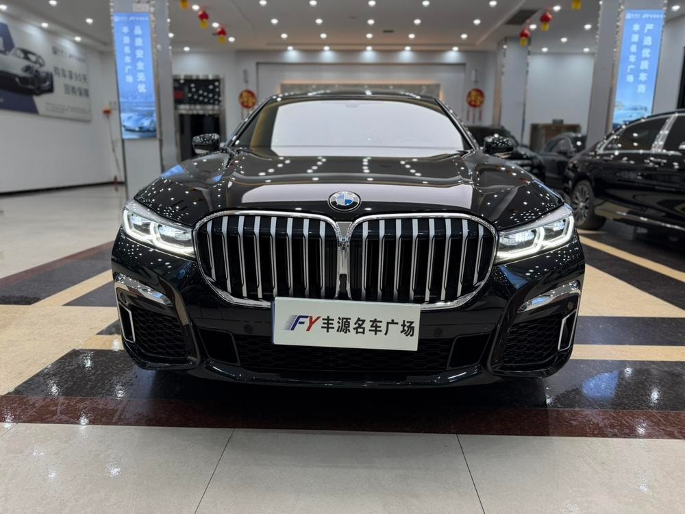 BMW 7-Series 2021 — фото автомобиля 1
