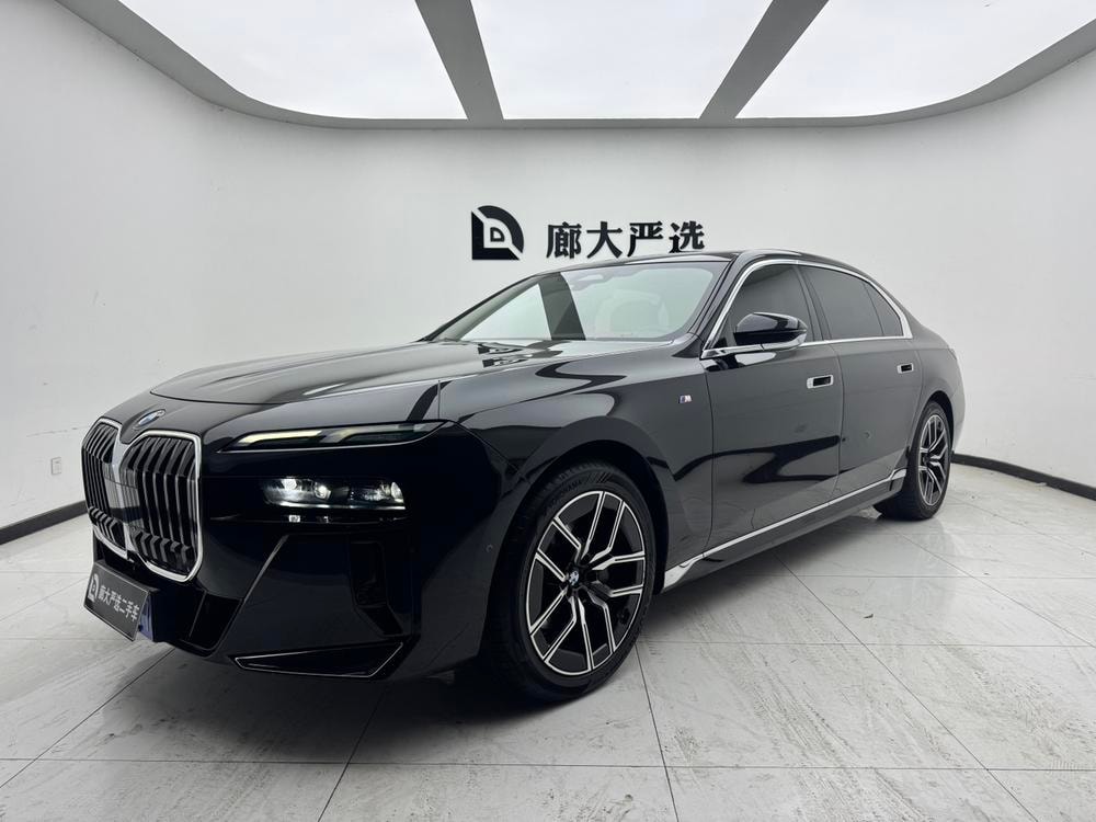 BMW 7-Series 2023 — фото автомобиля 1