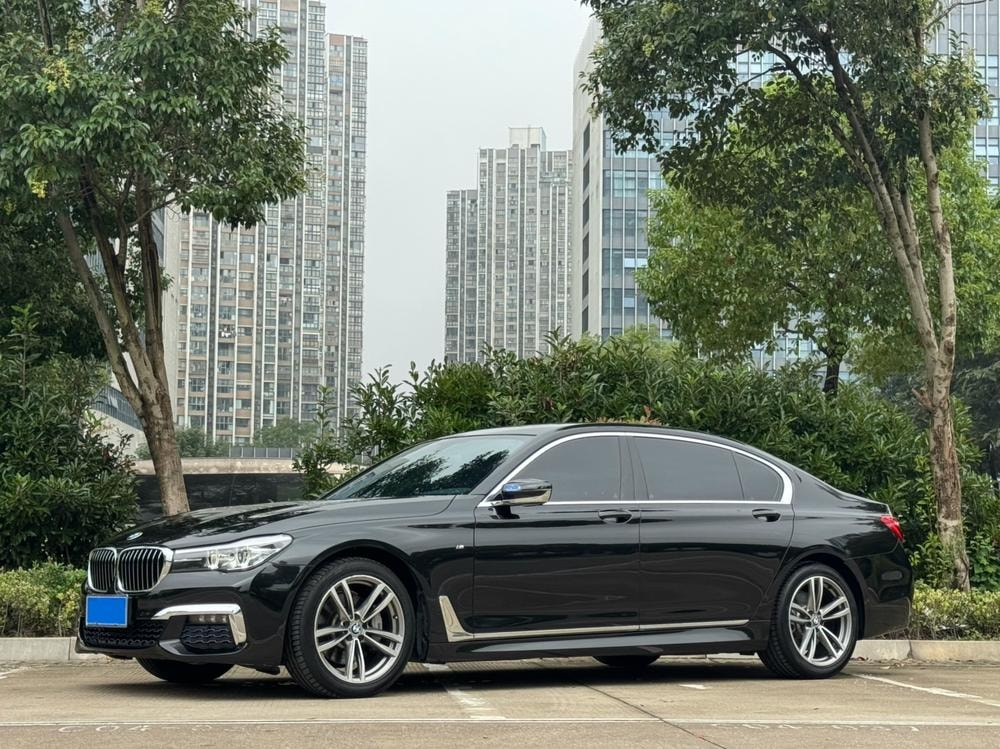BMW 7-Series 2018 — фото автомобиля