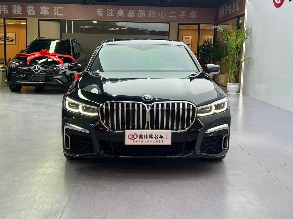 BMW 7-Series 2021 — фото автомобиля