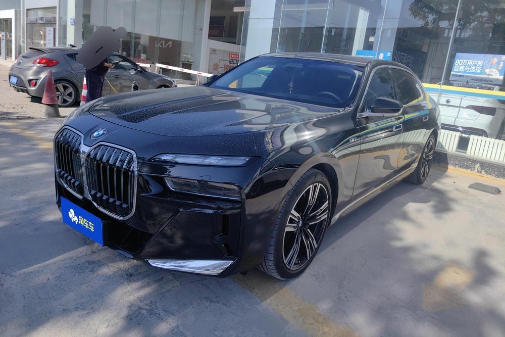 BMW 7-Series 2026 — фото автомобиля 1