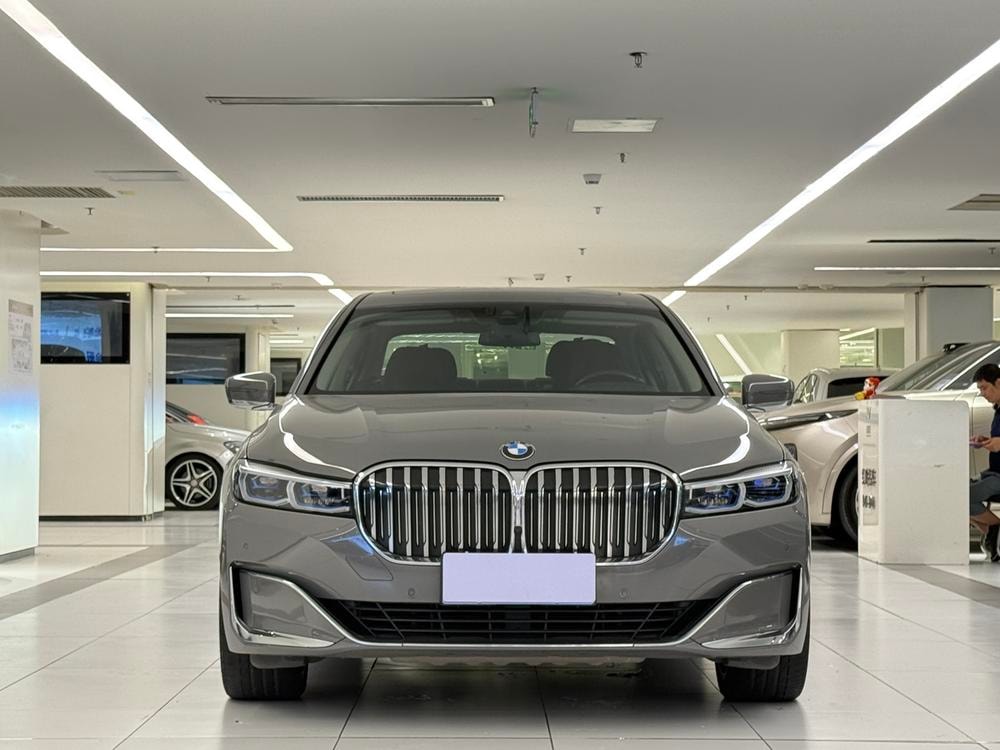 BMW 7-Series 2019 — фото автомобиля