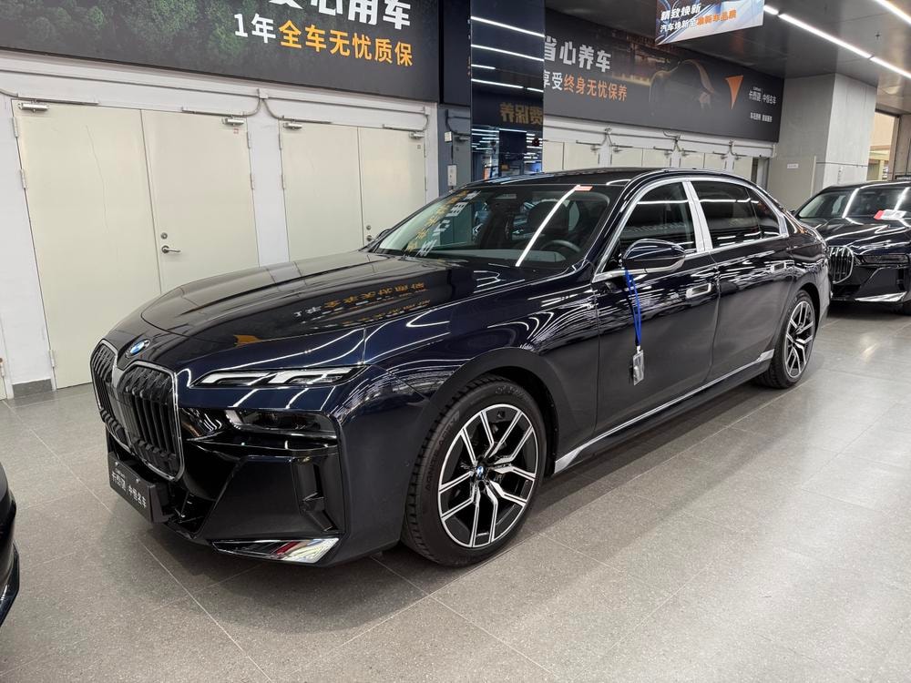 BMW 7-Series 2023 — фото автомобиля
