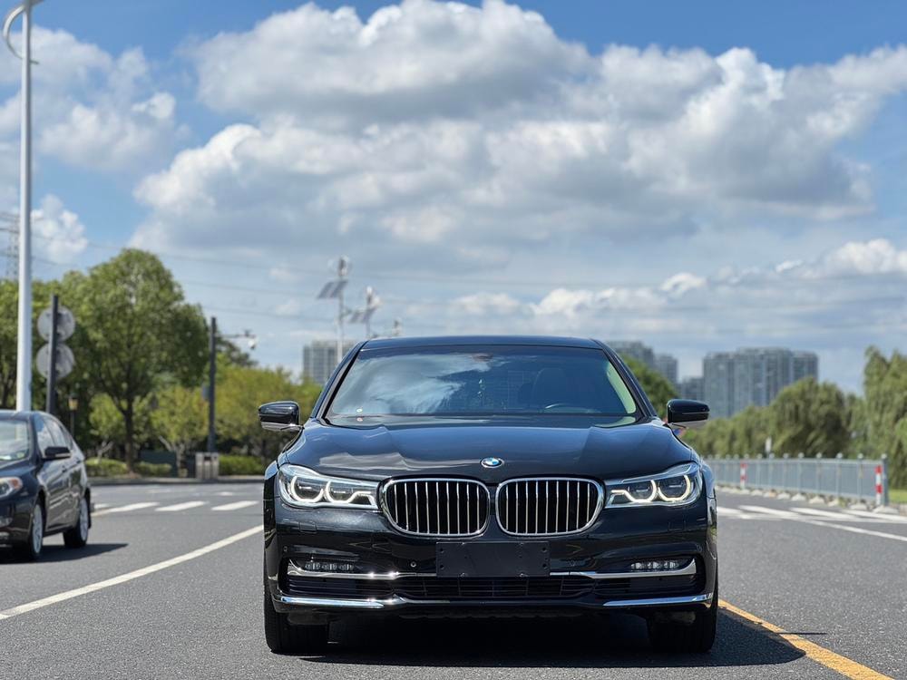 BMW 7-Series 2017 — фото автомобиля