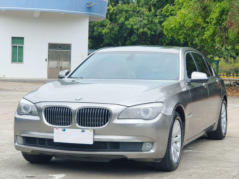 BMW 7-Series 2009 — фото автомобиля