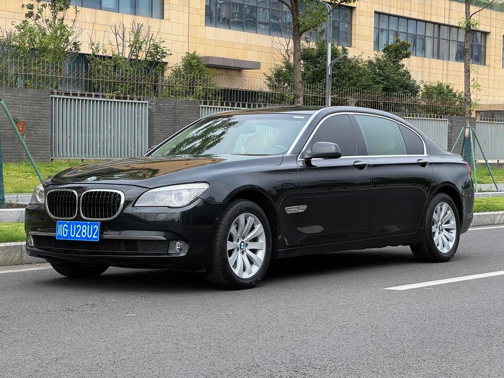 BMW 7-Series 2009 — фото автомобиля