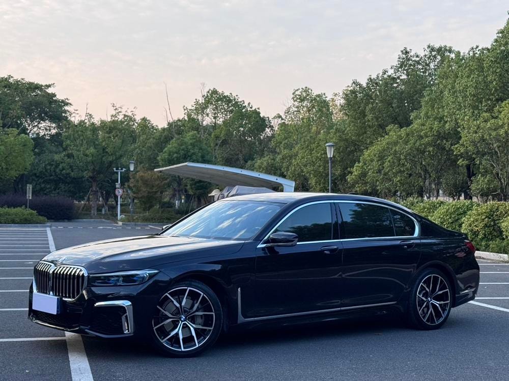 BMW 7-Series PHEV 2017 — фото автомобиля