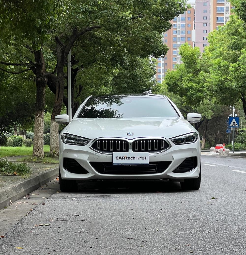 BMW 8-Series 2022 — фото автомобиля