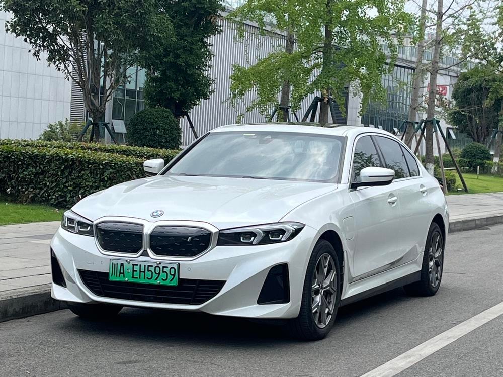BMW i3 2022 — фото автомобиля