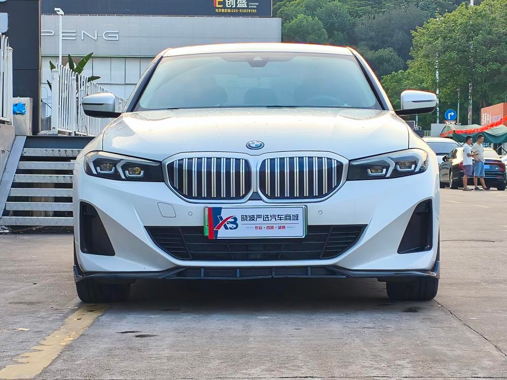 BMW i3 2023 — фото автомобиля 1
