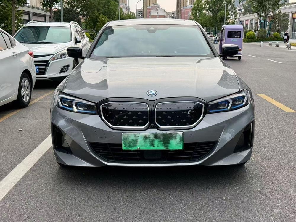 BMW i3 2023 — фото автомобиля