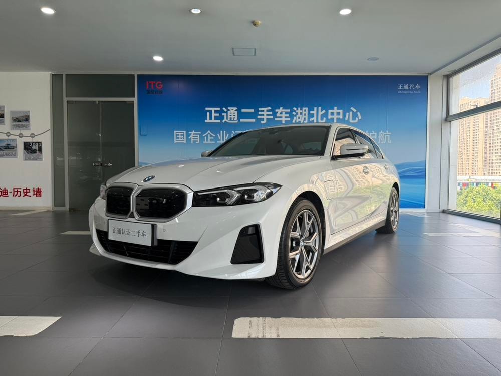 BMW i3 2022 — фото автомобиля