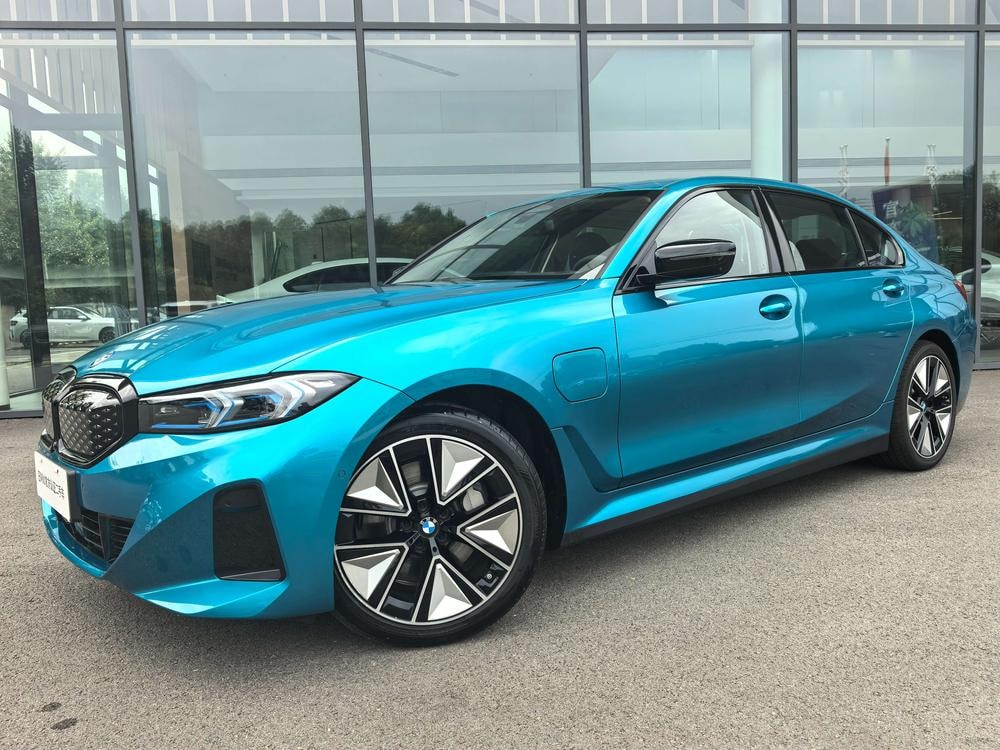 BMW i3 2025 — фото автомобиля