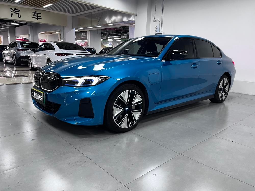 BMW i3 2023 — фото автомобиля