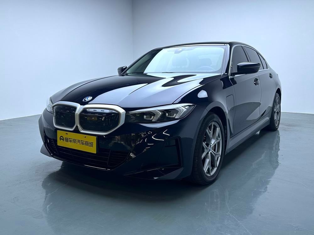 BMW i3 2023 — фото автомобиля 1