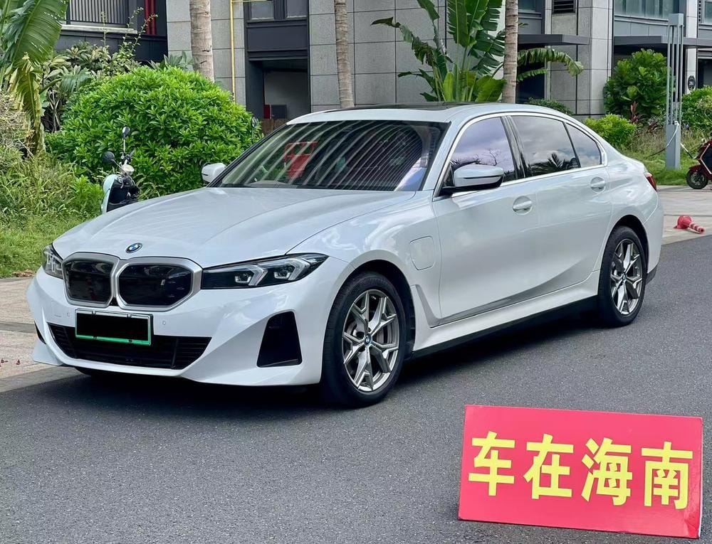 BMW i3 2022 — фото автомобиля
