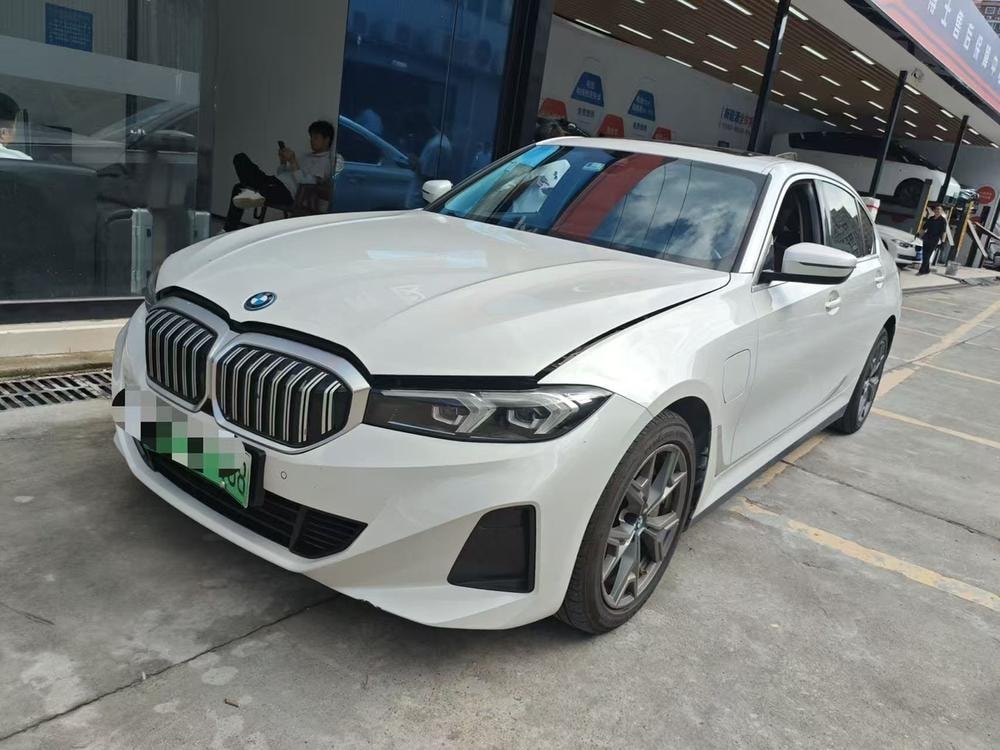 BMW i3 2023 — фото автомобиля