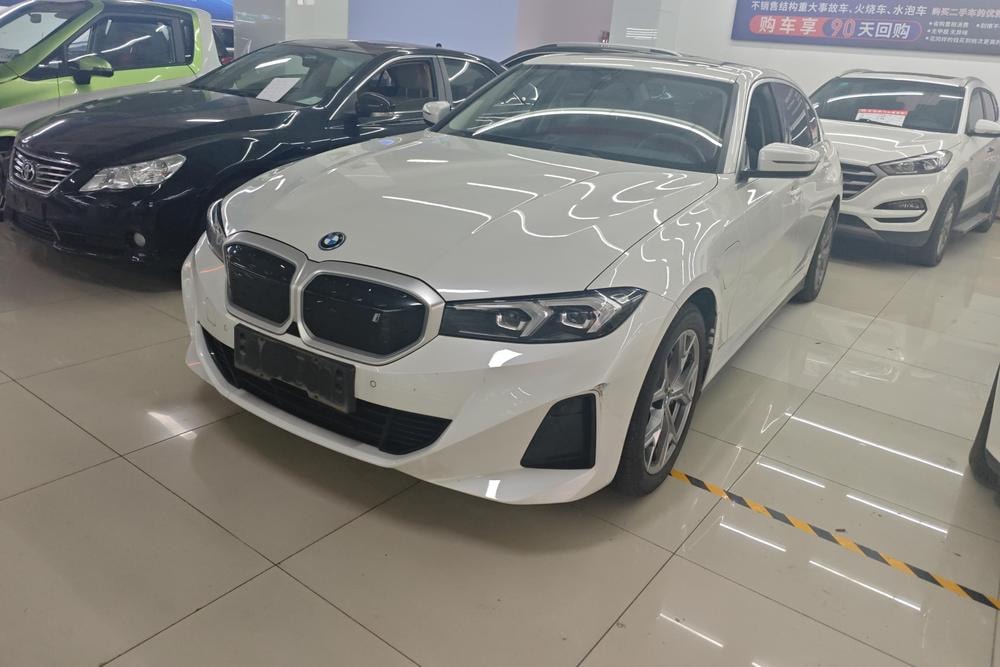 BMW i3 2022 — фото автомобиля