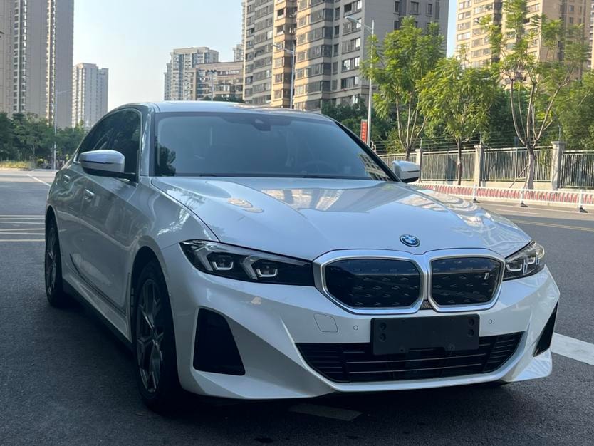 BMW i3 2022 — фото автомобиля