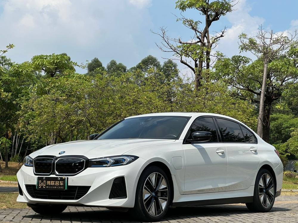 BMW i3 2023 — фото автомобиля 1
