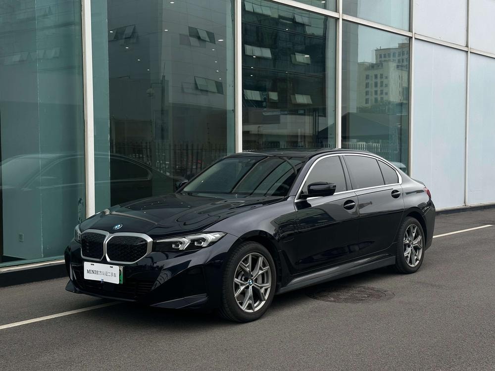 BMW i3 2025 — фото автомобиля