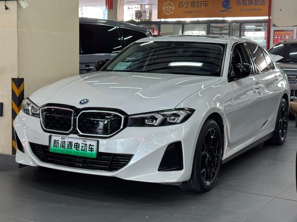 BMW i3 2023 — фото автомобиля 1