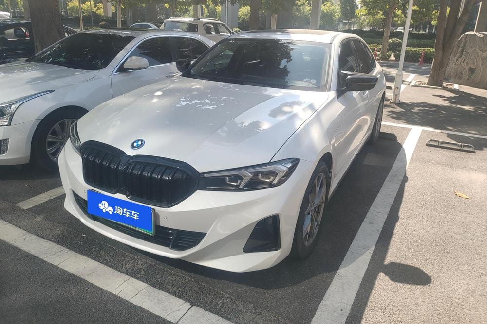 BMW i3 2022 — фото автомобиля