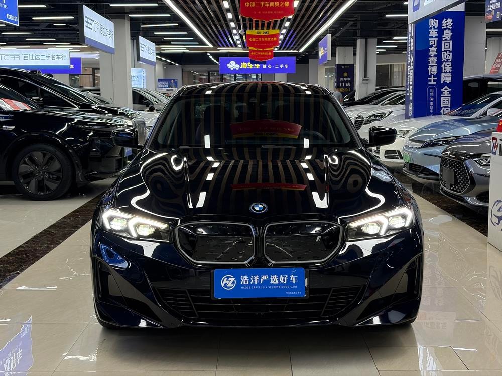BMW i3 2022 — фото автомобиля 1