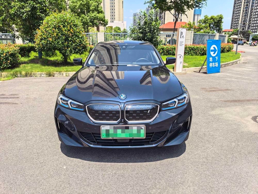 BMW i3 2023 — фото автомобиля 1