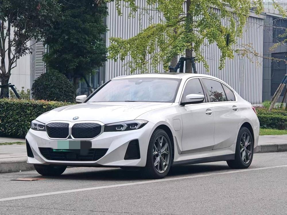 BMW i3 2025 — фото автомобиля 1